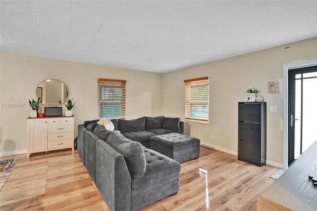 Foto del edificio - 1300 NW 87th St