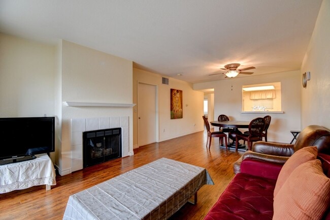 Foto del edificio - Serene Summerlin Condo Must See