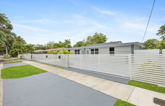 Foto del edificio - 2433 NW 97th St