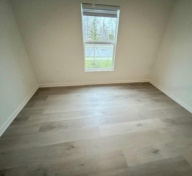 Foto del edificio - 5056 Barnet Dr