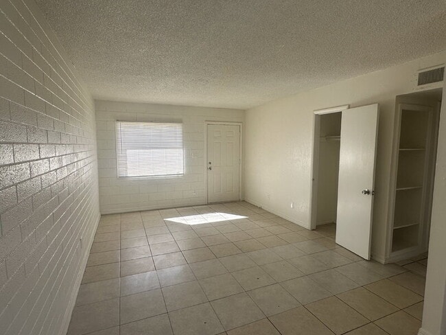 Photo - 7109 W Wolf St House