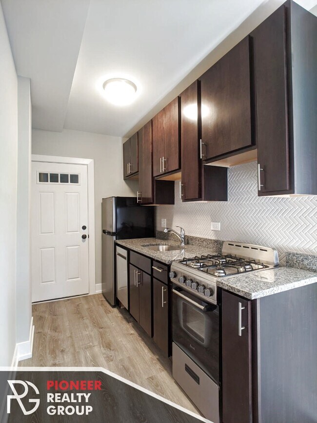 Foto del edificio - 709 W Brompton Ave