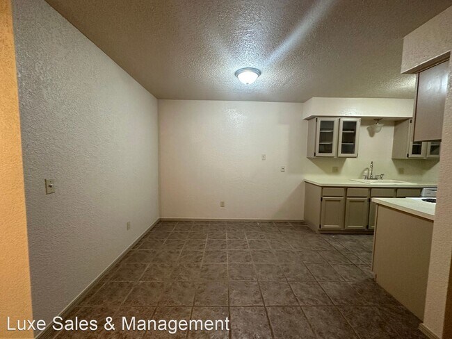 Building Photo - 2 br, 2 bath House - 3200 W. Britton Rd Un...