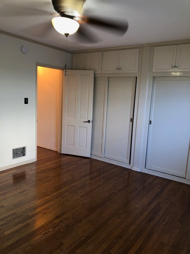 bedroom entry - 3206 Rowena Ave