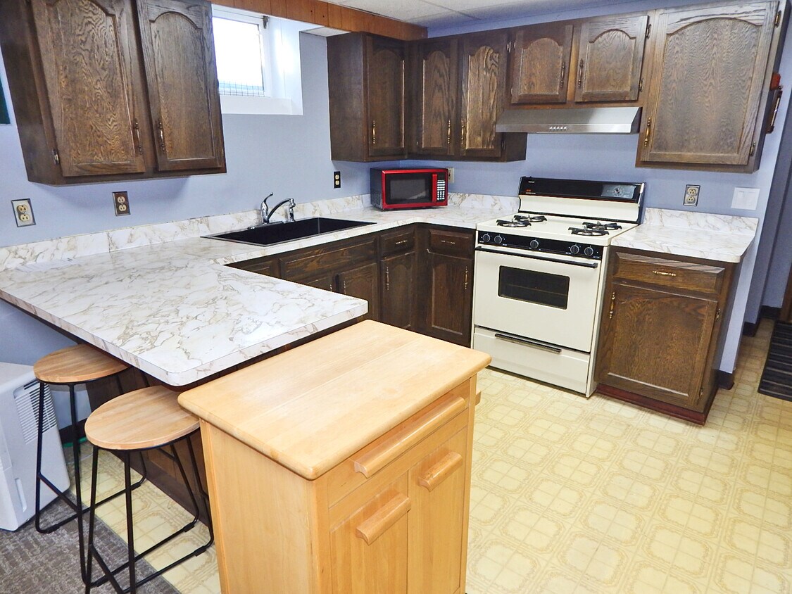 Kitchen - 1765 Salt Rd