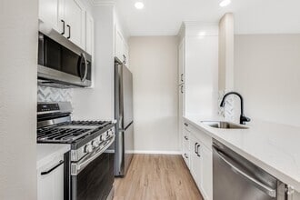 Building Photo - 91-284-284 Hanapouli Cir
