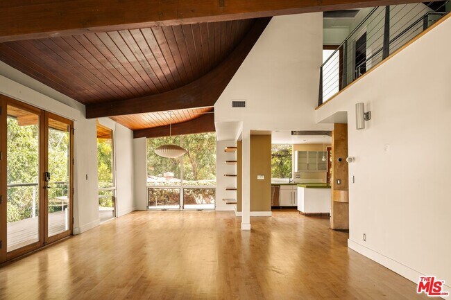 Foto del edificio - 3990 Clayton Ave W