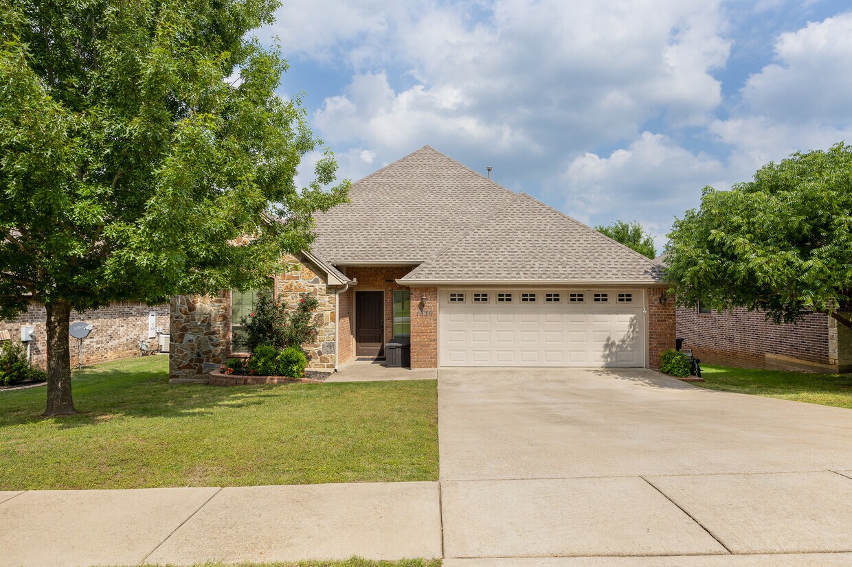 Primary Photo - 1539 Skidmore Ln