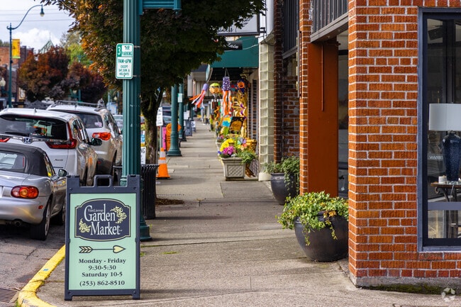Downtown Sumner is lined with retail stores.