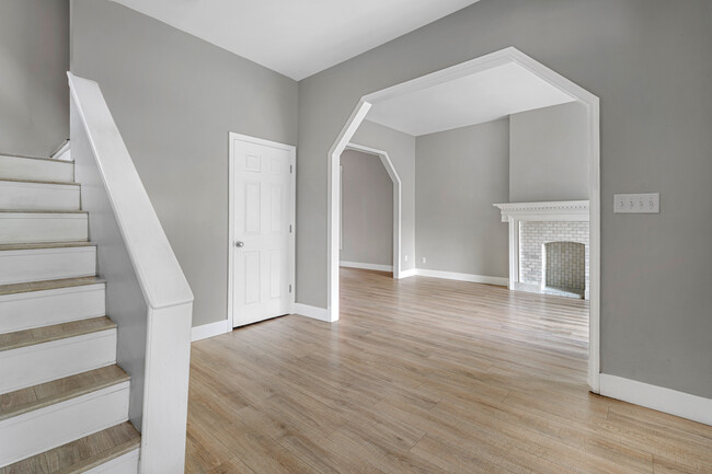 Building Photo - 1262 Bryden Rd
