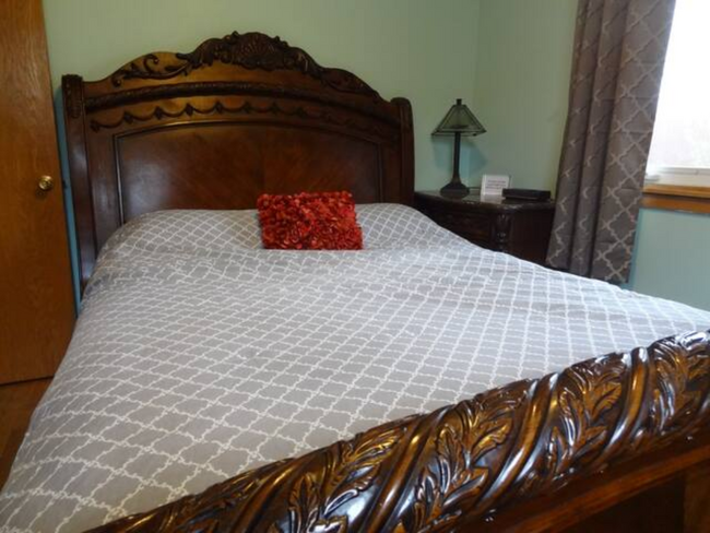 Master Queen bedroom - 927 14th Ave SW
