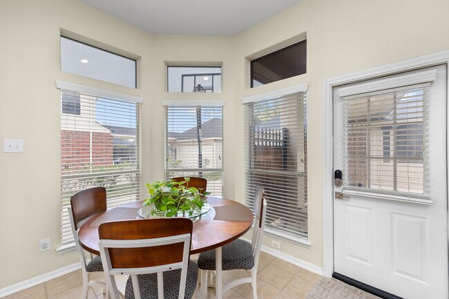 Foto del edificio - 15211 Cypress Post Ln