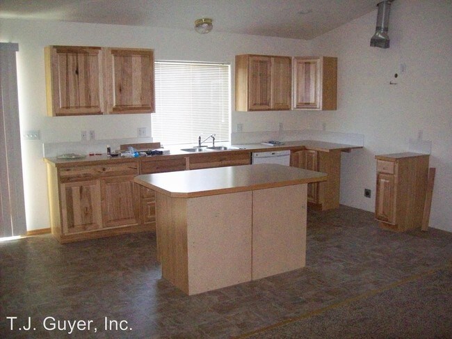 Building Photo - 2916 Russell Rd