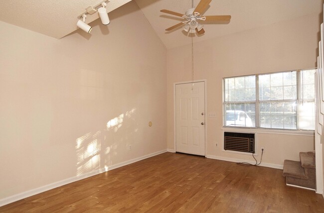 Building Photo - 4109-I Spirea Drive
