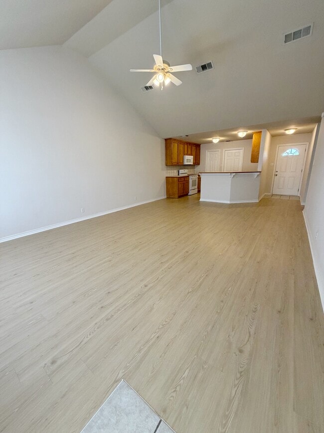 Living Area Angle 2 - 307 Sunset Blvd