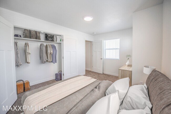 Building Photo - 3 br, 2.5 bath House - 4014 E Sunbury Ln