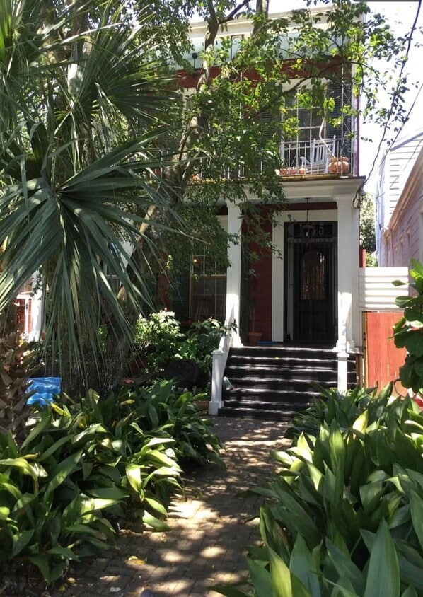 Primary Photo - 1135 Philip St