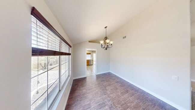 Building Photo - Beautiful 4 Bedroom 2 Bathroom House in Be...