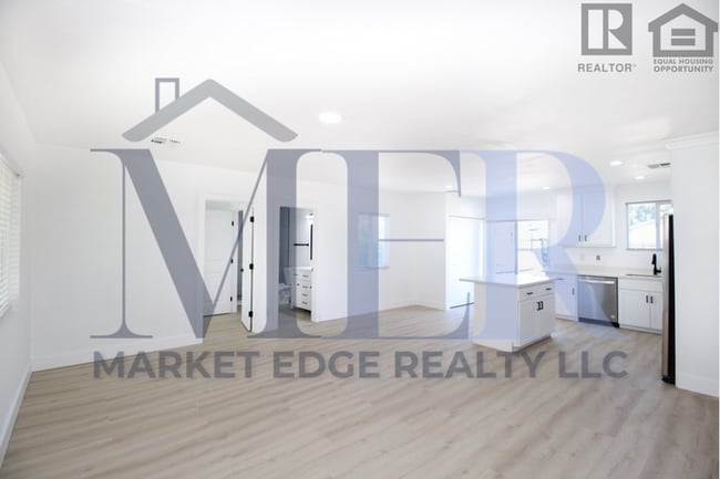 Building Photo - 4Bed/2Bath Home at Indian School/15th Ave!...