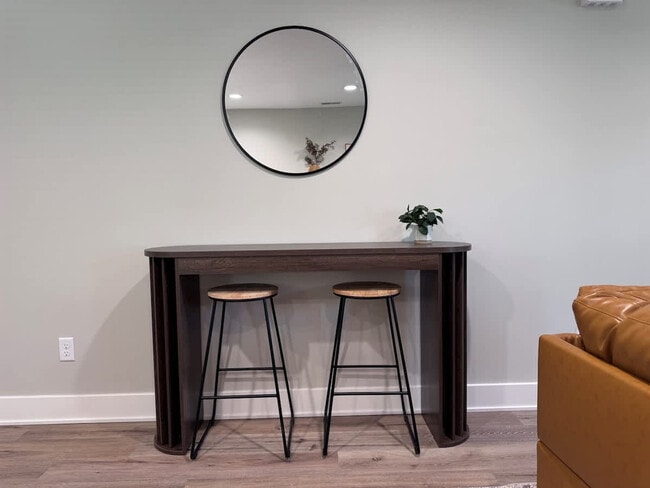 Building Photo - 1249 Kinsmoor Ave