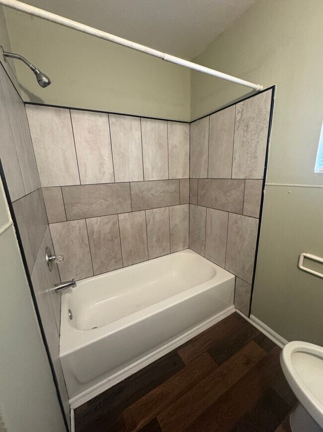 Foto del edificio - 907 Aelise St