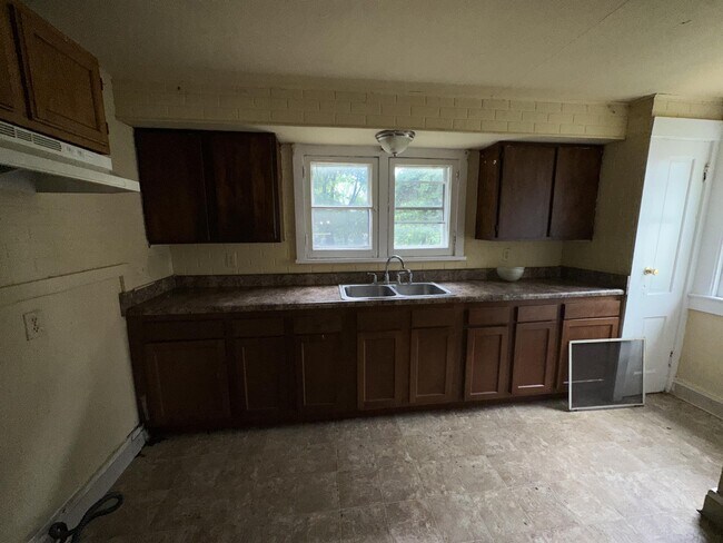 Building Photo - 56 Rauber St