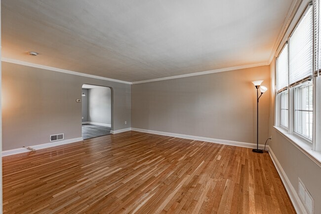 Building Photo - 1565 Dellsway Rd