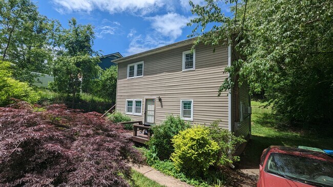 Foto del edificio - Cedar Hill Cir - Duplex