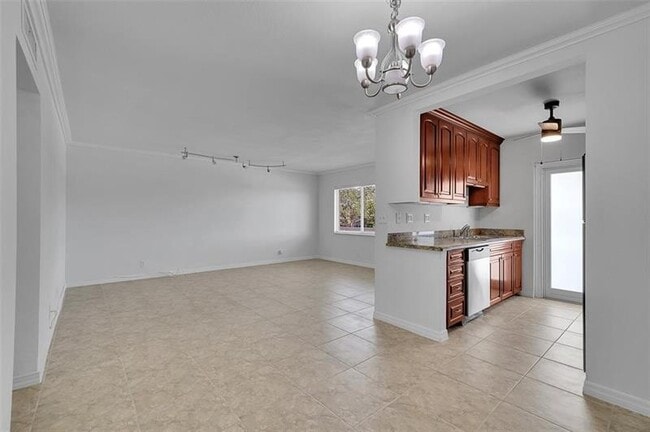 Foto del edificio - 2020 NE 56th St
