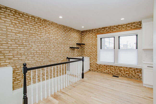 Building Photo - 6677 N Oliphant Ave