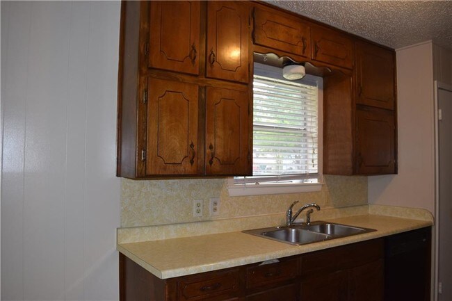 Building Photo - 6632 Harrison Way