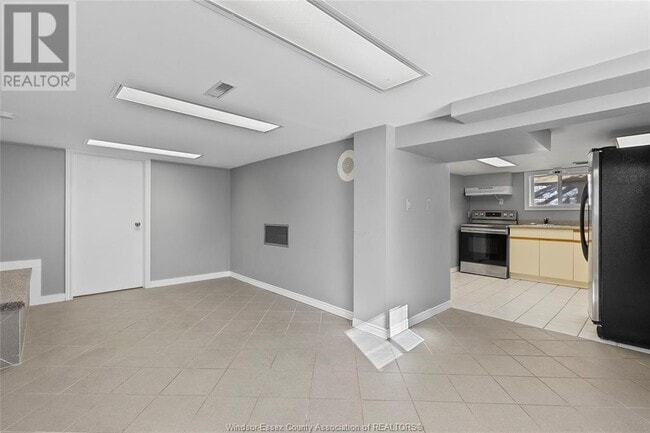 Building Photo - 1352 Lincoln Rd