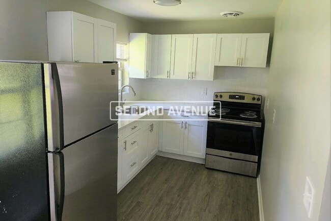 Building Photo - 3015 Lansdell Dr