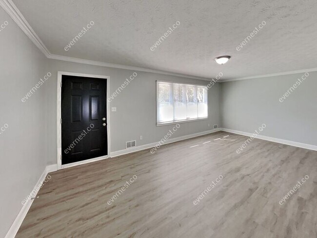 Foto del edificio - 742 Winter Ln