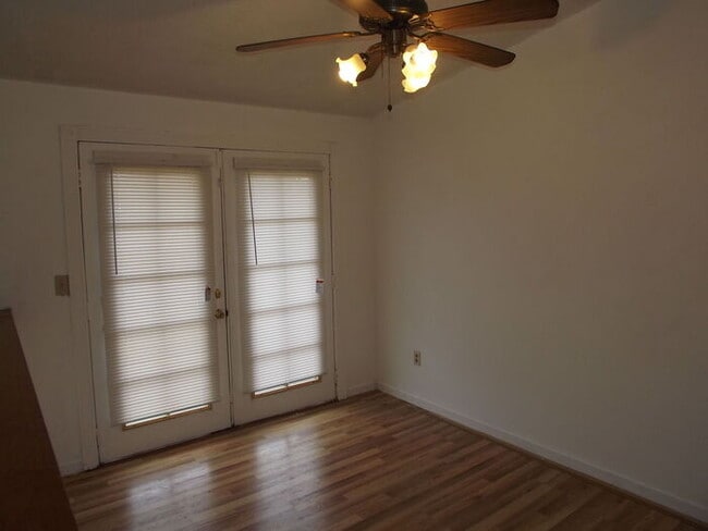 Building Photo - Nice 3 Bedroom 1 3/4 Bath Home in Spanaway!