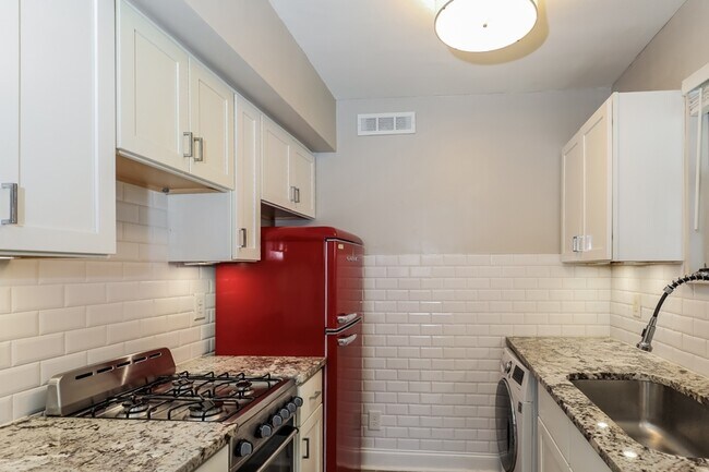 Foto del edificio - 210 Kirkwood Rd NE