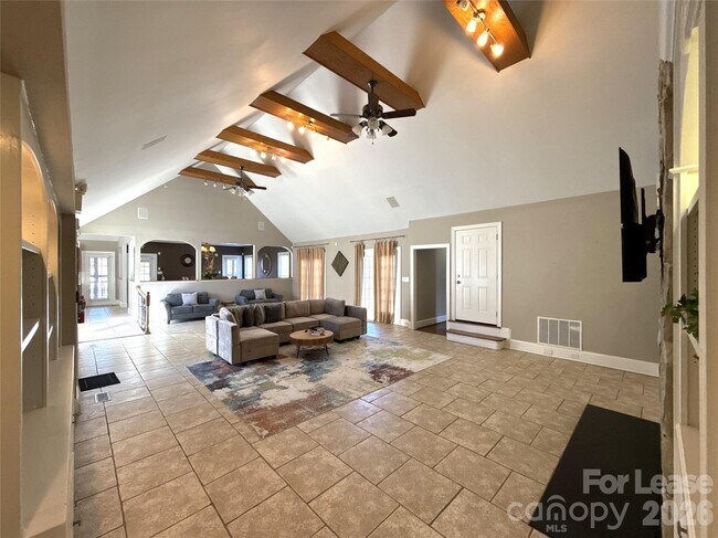 Foto del edificio - 14009 Thompson Rd