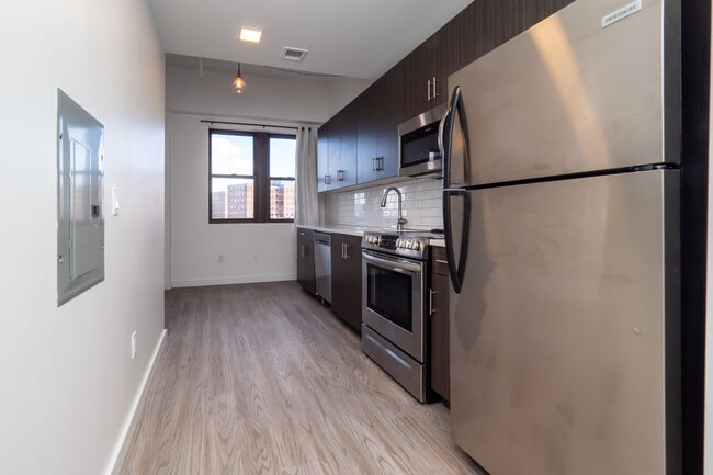 Building Photo - The Roxy