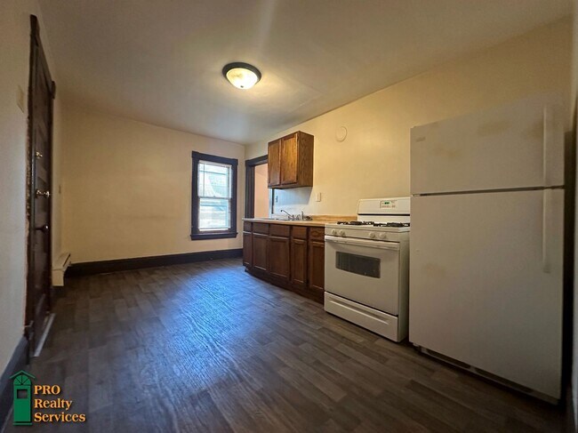 Building Photo - PM-160-013