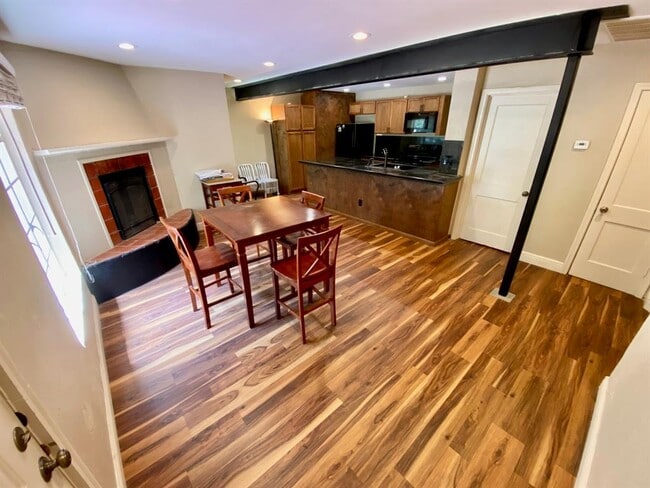 Building Photo - 3711 Vineland Dr