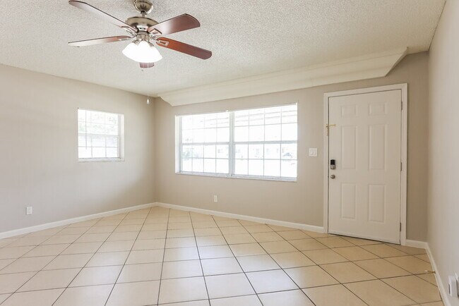 Building Photo - 357 NW 6th Ct