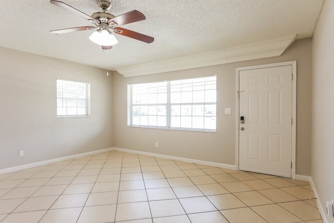 Foto del edificio - 357 NW 6th Ct