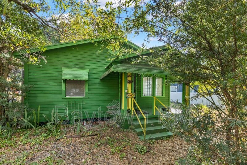 Primary Photo - 402 S Oregon Ave
