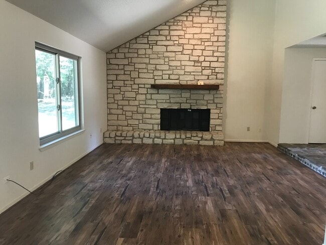 Foto del edificio - 108 Stone Canyon Ct