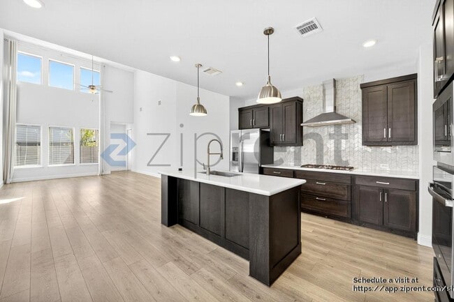 Foto del edificio - 717 Rosemary Rd