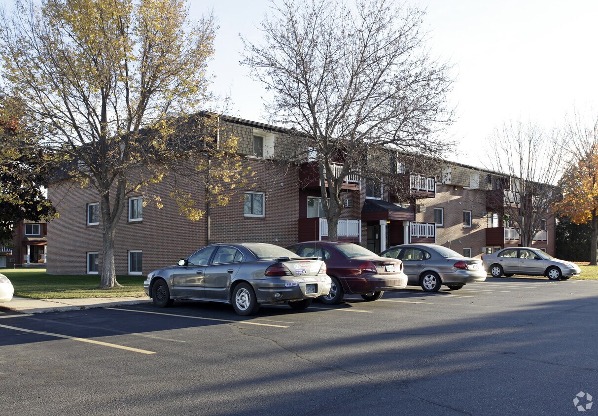 Stearnsway Apartments 1525 24th Ave N Saint Cloud, MN Apartments