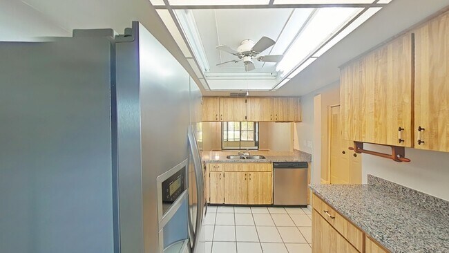 Foto del edificio - 2131 Ridge Rd S