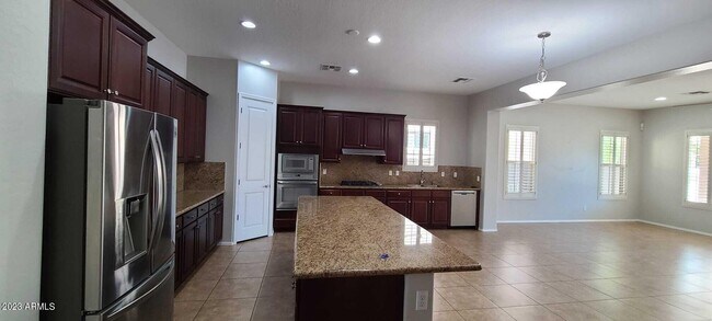 Building Photo - 2681 E Iris Dr