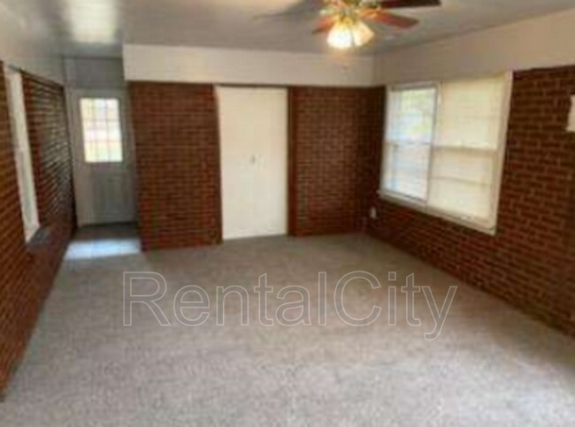 Foto del edificio - 321 Hillcrest St