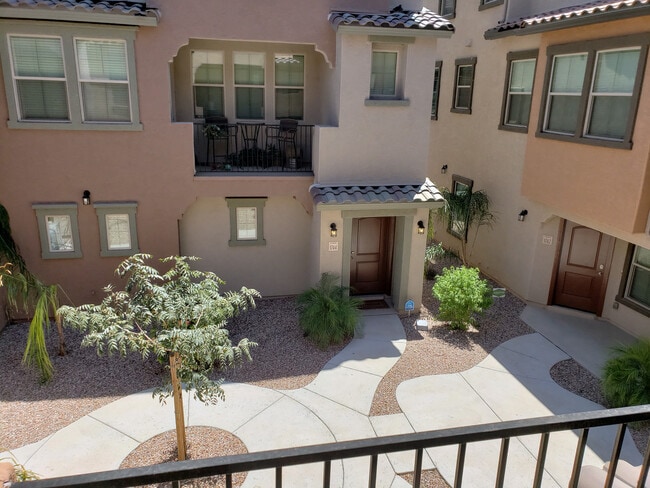 Building Photo - $500 off First Months Rent! High End Dual ...
